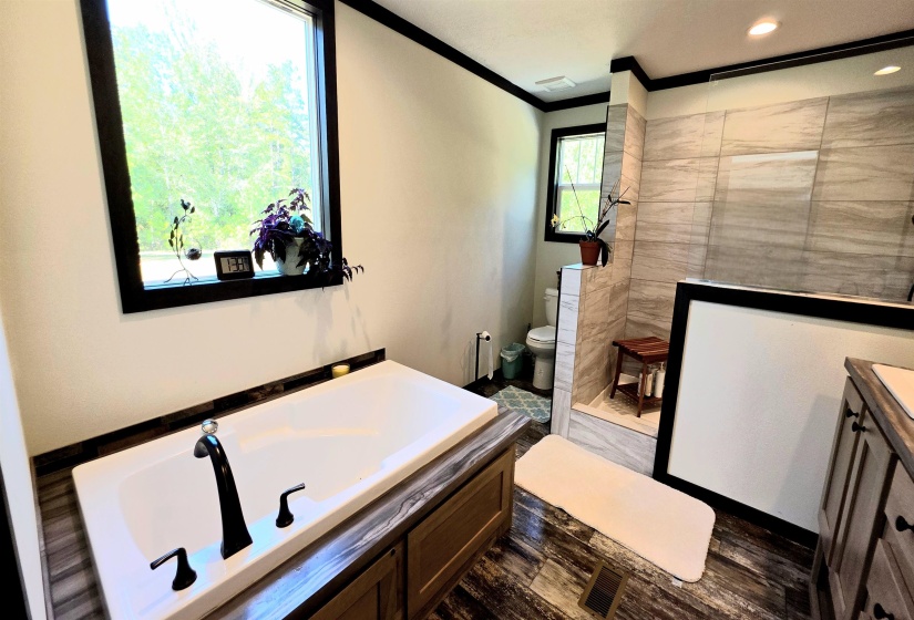 350 GEORGE LN, Michie, Tennessee 38357-6092, 3 Bedroom Bedrooms, 11 Room Rooms,3 BathroomBathrooms,Residential,For Sale,GEORGE,0,10207727
