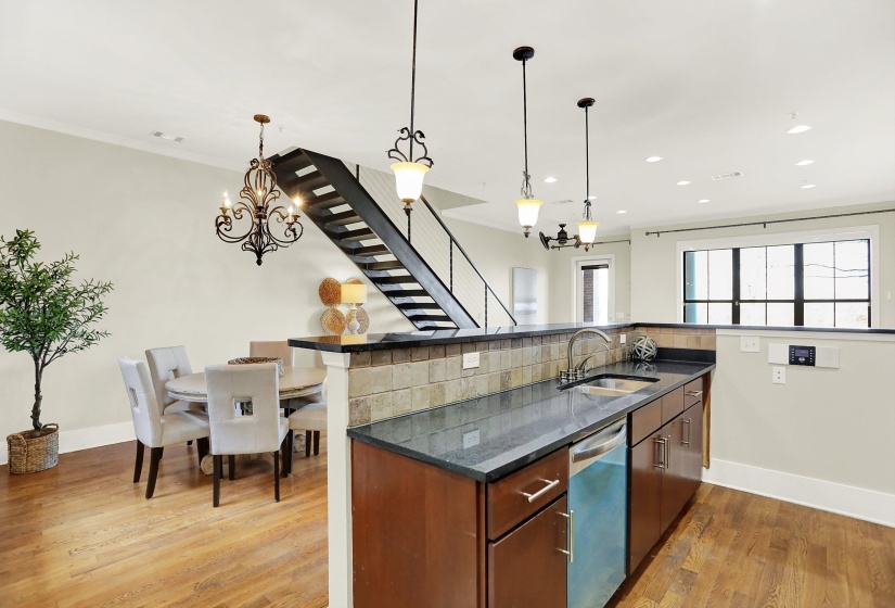 358 ISLAND DR, Memphis, Tennessee 38103, 4 Bedrooms Bedrooms, 9 Rooms Rooms,3.1 BathroomsBathrooms,Residential,For Sale,ISLAND,10207731