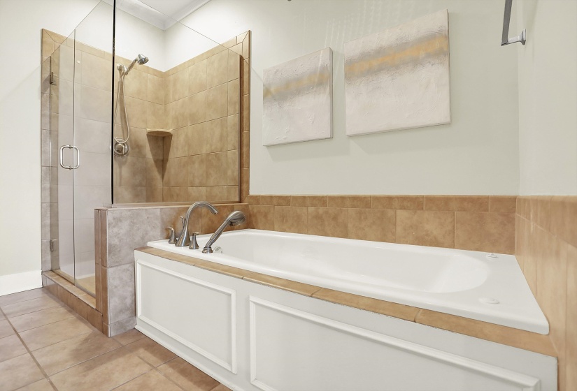 358 ISLAND DR, Memphis, Tennessee 38103, 4 Bedrooms Bedrooms, 9 Rooms Rooms,3.1 BathroomsBathrooms,Residential,For Sale,ISLAND,10207731