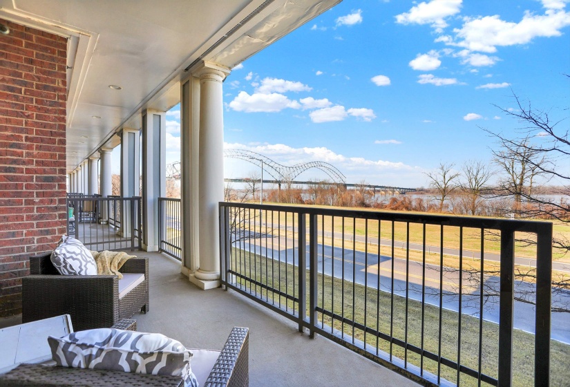 358 ISLAND DR, Memphis, Tennessee 38103, 4 Bedrooms Bedrooms, 9 Rooms Rooms,3.1 BathroomsBathrooms,Residential,For Sale,ISLAND,10207731