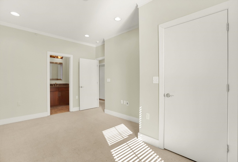 358 ISLAND DR, Memphis, Tennessee 38103, 4 Bedrooms Bedrooms, 9 Rooms Rooms,3.1 BathroomsBathrooms,Residential,For Sale,ISLAND,10207731