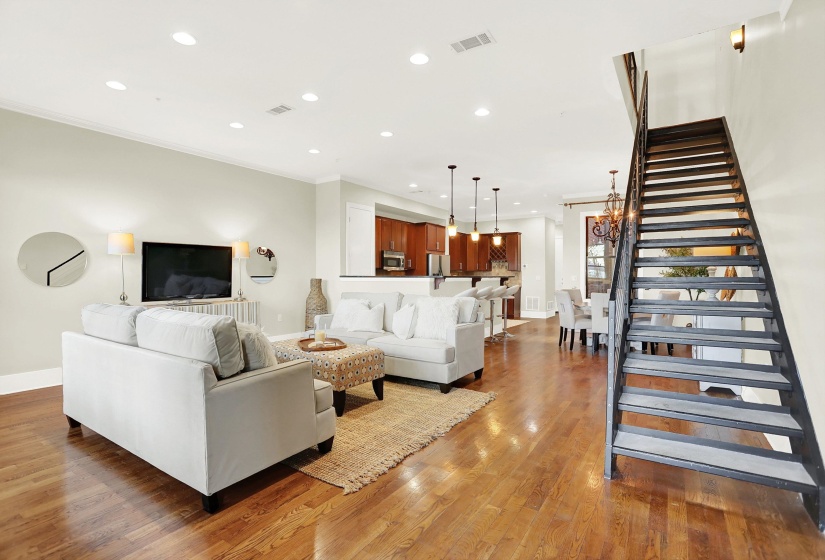 358 ISLAND DR, Memphis, Tennessee 38103, 4 Bedrooms Bedrooms, 9 Rooms Rooms,3.1 BathroomsBathrooms,Residential,For Sale,ISLAND,10207731