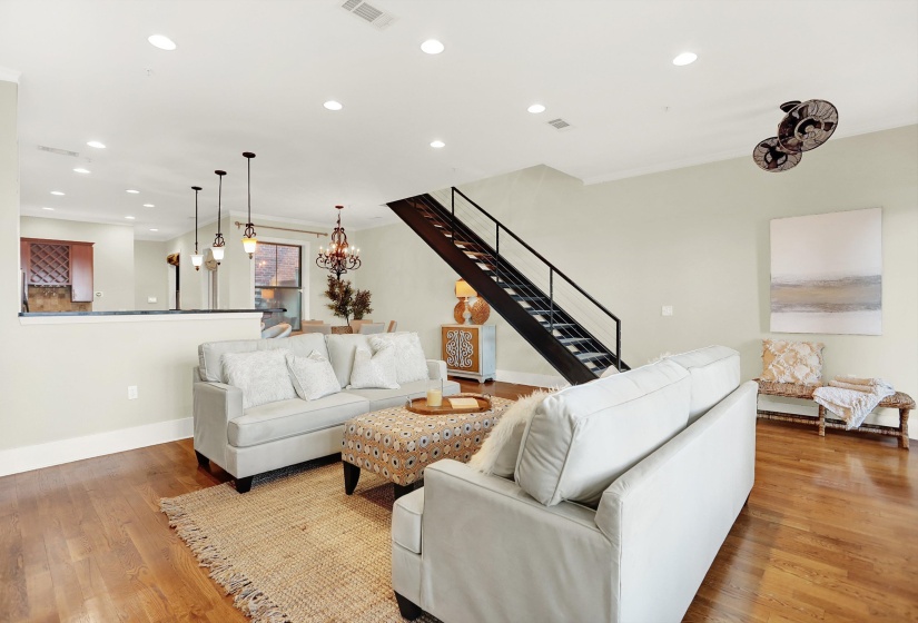 358 ISLAND DR, Memphis, Tennessee 38103, 4 Bedrooms Bedrooms, 9 Rooms Rooms,3.1 BathroomsBathrooms,Residential,For Sale,ISLAND,10207731