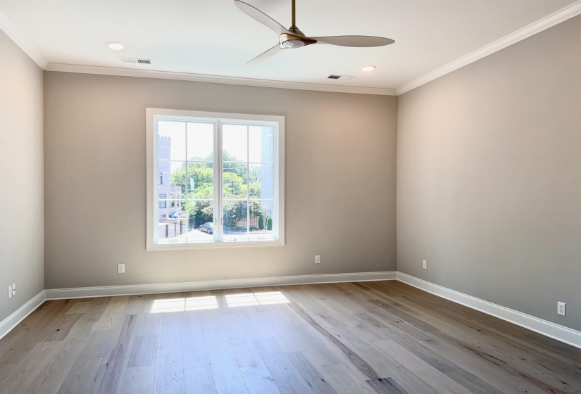 Bedoom with ceiling fan, light wood-type flooring, crown molding, and recessed lighting