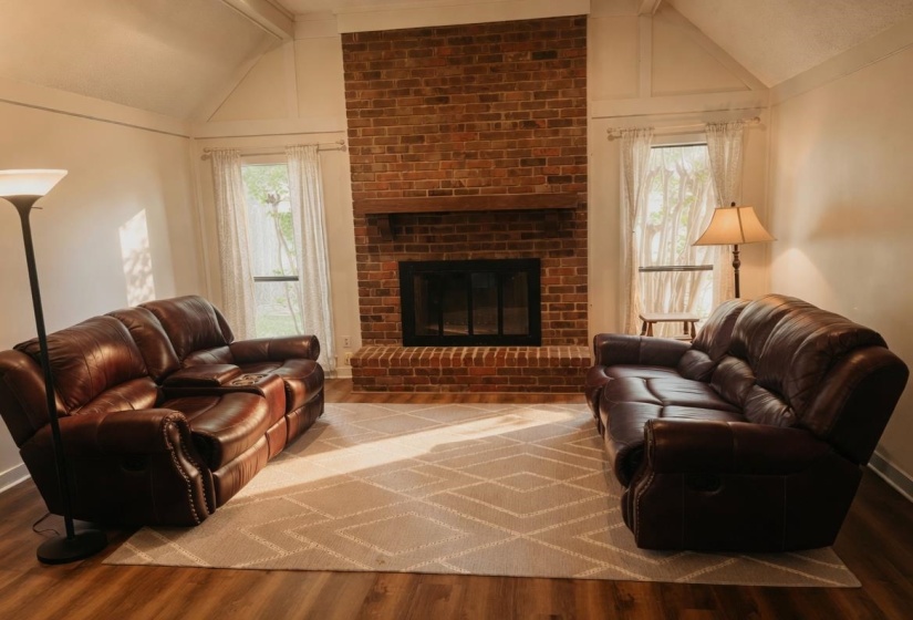8438 RIVER GLEN DR, Germantown, Tennessee 38139, 4 Bedroom Bedrooms, 8 Room Rooms,2 BathroomBathrooms,Residential,For Sale,RIVER GLEN,0,10207978