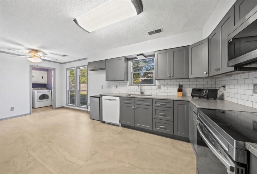8438 RIVER GLEN DR, Germantown, Tennessee 38139, 4 Bedroom Bedrooms, 8 Room Rooms,2 BathroomBathrooms,Residential,For Sale,RIVER GLEN,0,10207978