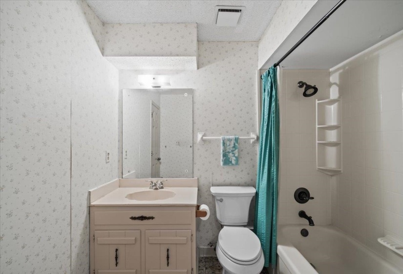 8438 RIVER GLEN DR, Germantown, Tennessee 38139, 4 Bedroom Bedrooms, 8 Room Rooms,2 BathroomBathrooms,Residential,For Sale,RIVER GLEN,0,10207978