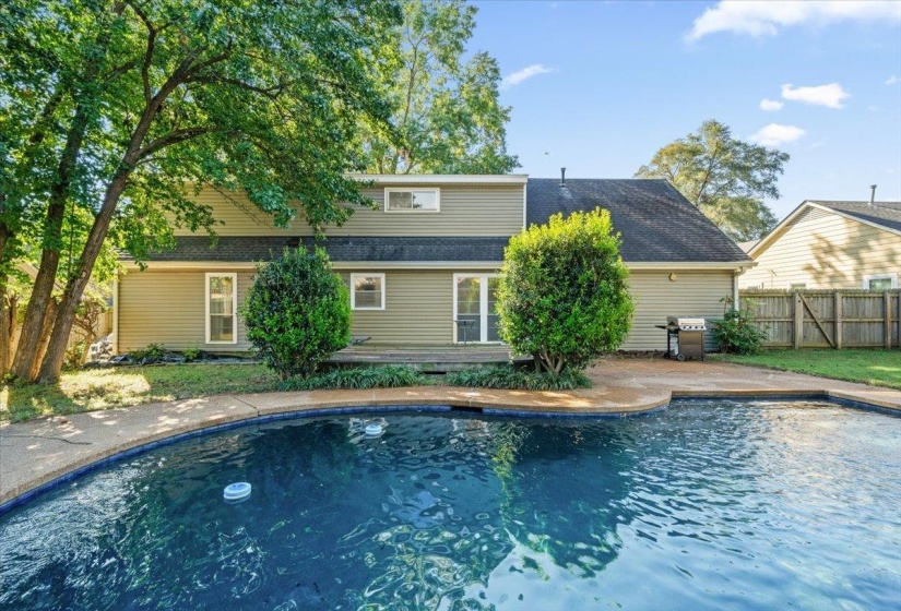 8438 RIVER GLEN DR, Germantown, Tennessee 38139, 4 Bedroom Bedrooms, 8 Room Rooms,2 BathroomBathrooms,Residential,For Sale,RIVER GLEN,0,10207978