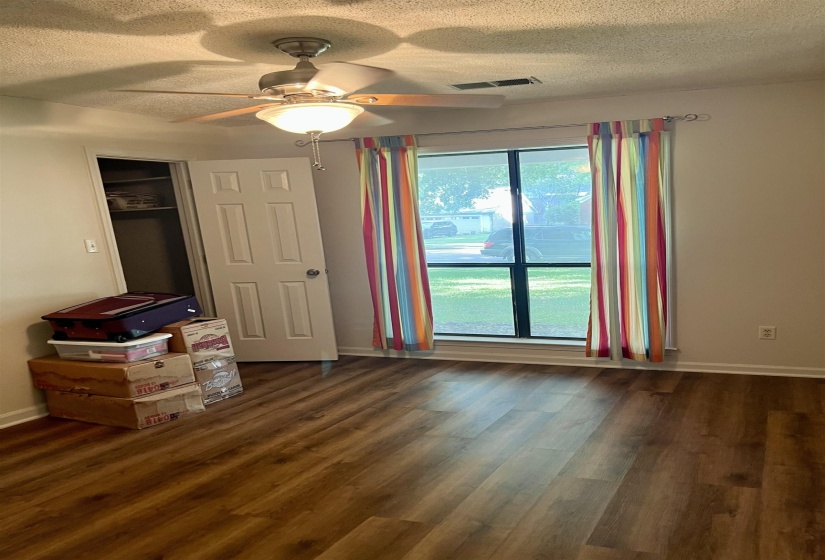 8438 RIVER GLEN DR, Germantown, Tennessee 38139, 4 Bedroom Bedrooms, 8 Room Rooms,2 BathroomBathrooms,Residential,For Sale,RIVER GLEN,0,10207978