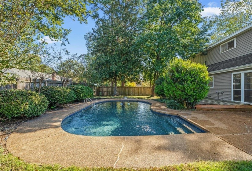 8438 RIVER GLEN DR, Germantown, Tennessee 38139, 4 Bedroom Bedrooms, 8 Room Rooms,2 BathroomBathrooms,Residential,For Sale,RIVER GLEN,0,10207978