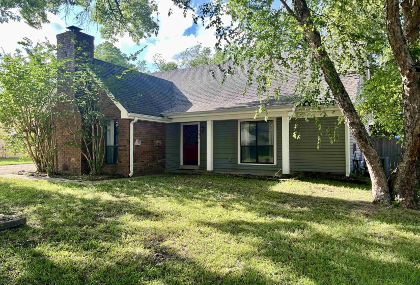 8438 RIVER GLEN DR, Germantown, Tennessee 38139, 4 Bedroom Bedrooms, 8 Room Rooms,2 BathroomBathrooms,Residential,For Sale,RIVER GLEN,0,10207978