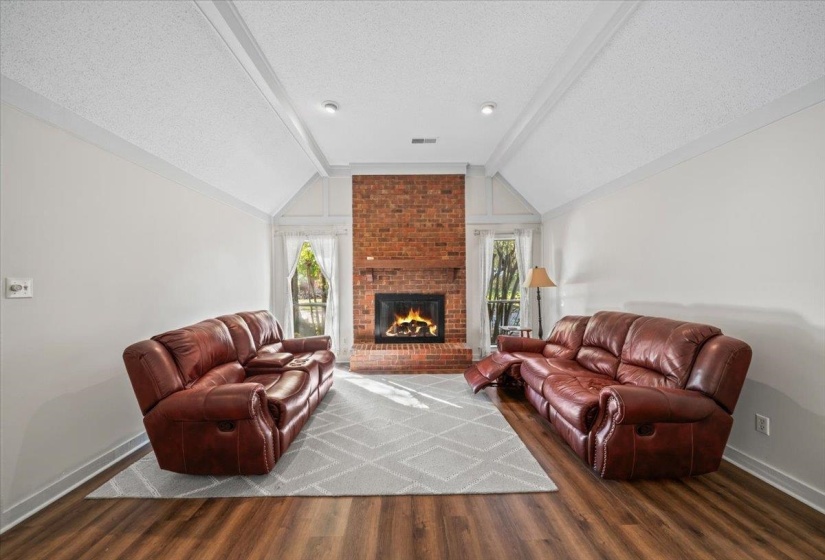 8438 RIVER GLEN DR, Germantown, Tennessee 38139, 4 Bedroom Bedrooms, 8 Room Rooms,2 BathroomBathrooms,Residential,For Sale,RIVER GLEN,0,10207978