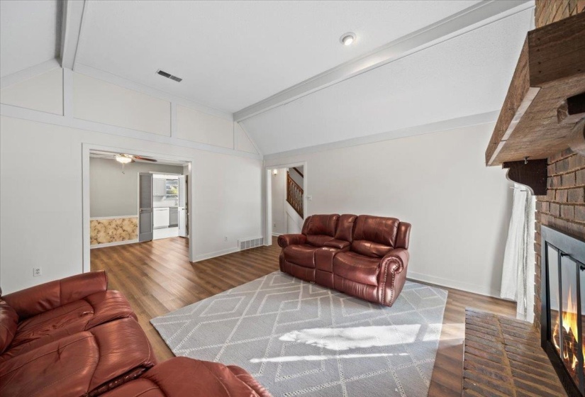 8438 RIVER GLEN DR, Germantown, Tennessee 38139, 4 Bedroom Bedrooms, 8 Room Rooms,2 BathroomBathrooms,Residential,For Sale,RIVER GLEN,0,10207978