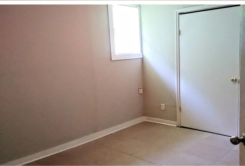 Unfurnished room with baseboards