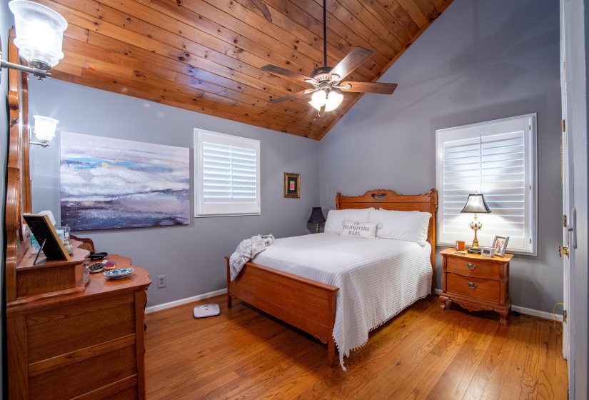 140 RIDGE VIEW DR, Savannah, Tennessee 38372-9999, 5 Bedrooms Bedrooms, 10 Rooms Rooms,4 BathroomsBathrooms,Residential,For Sale,RIDGE VIEW,10208237