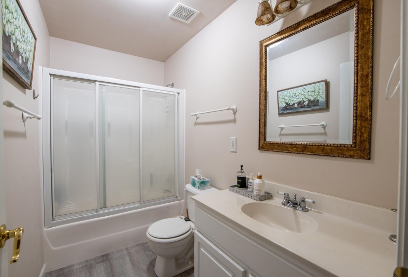 140 RIDGE VIEW DR, Savannah, Tennessee 38372-9999, 5 Bedrooms Bedrooms, 10 Rooms Rooms,4 BathroomsBathrooms,Residential,For Sale,RIDGE VIEW,10208237