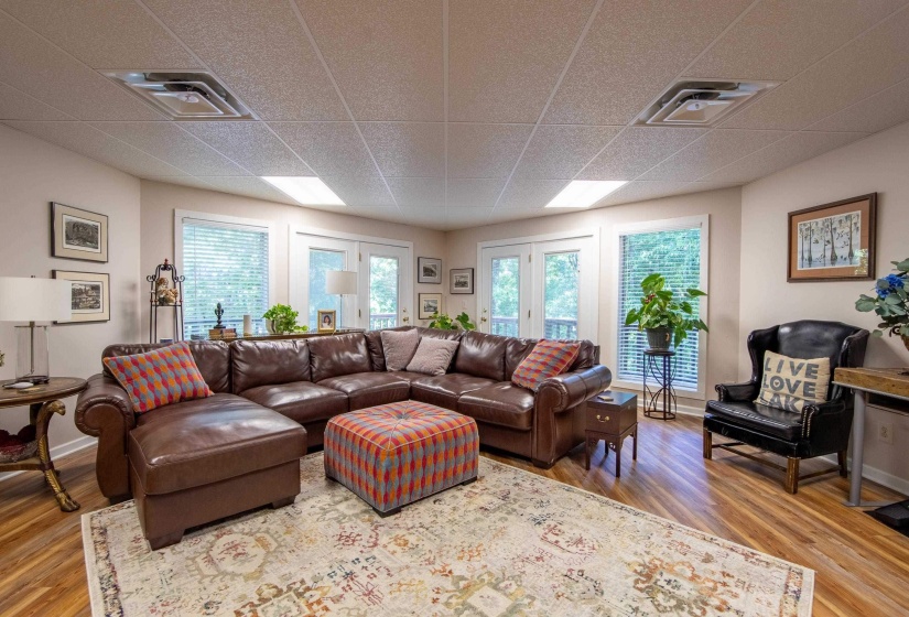 140 RIDGE VIEW DR, Savannah, Tennessee 38372-9999, 5 Bedrooms Bedrooms, 10 Rooms Rooms,4 BathroomsBathrooms,Residential,For Sale,RIDGE VIEW,10208237