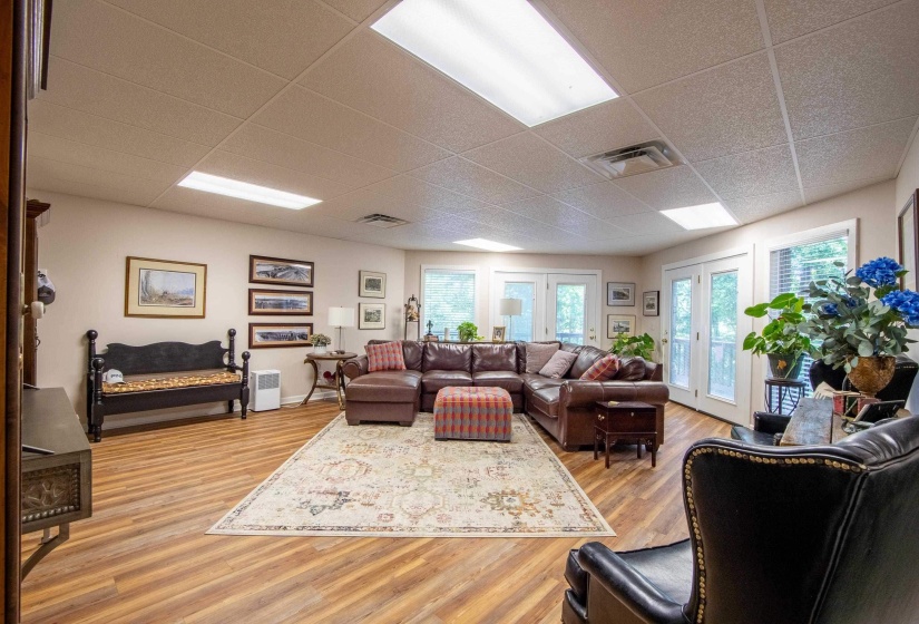 140 RIDGE VIEW DR, Savannah, Tennessee 38372-9999, 5 Bedrooms Bedrooms, 10 Rooms Rooms,4 BathroomsBathrooms,Residential,For Sale,RIDGE VIEW,10208237