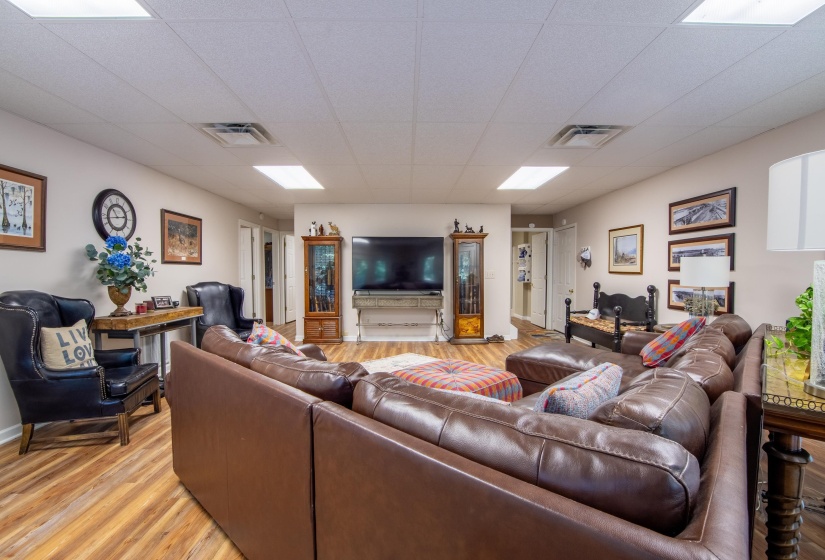 140 RIDGE VIEW DR, Savannah, Tennessee 38372-9999, 5 Bedrooms Bedrooms, 10 Rooms Rooms,4 BathroomsBathrooms,Residential,For Sale,RIDGE VIEW,10208237