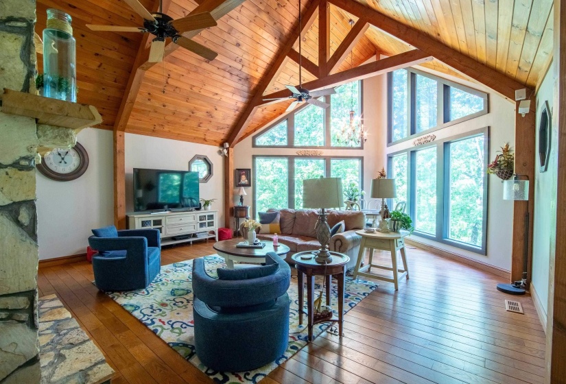 140 RIDGE VIEW DR, Savannah, Tennessee 38372-9999, 5 Bedrooms Bedrooms, 10 Rooms Rooms,4 BathroomsBathrooms,Residential,For Sale,RIDGE VIEW,10208237
