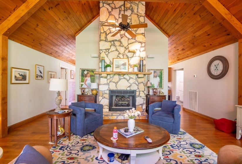 140 RIDGE VIEW DR, Savannah, Tennessee 38372-9999, 5 Bedrooms Bedrooms, 10 Rooms Rooms,4 BathroomsBathrooms,Residential,For Sale,RIDGE VIEW,10208237