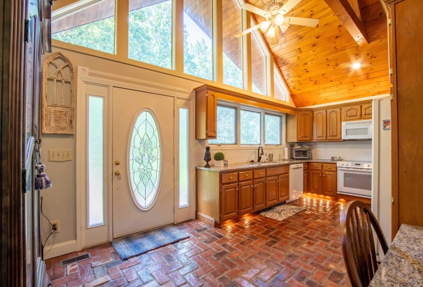 140 RIDGE VIEW DR, Savannah, Tennessee 38372-9999, 5 Bedrooms Bedrooms, 10 Rooms Rooms,4 BathroomsBathrooms,Residential,For Sale,RIDGE VIEW,10208237