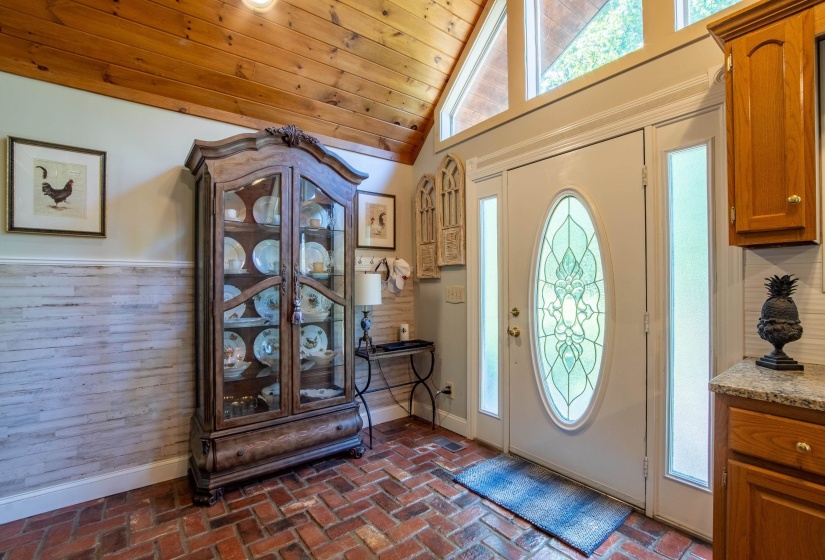 140 RIDGE VIEW DR, Savannah, Tennessee 38372-9999, 5 Bedrooms Bedrooms, 10 Rooms Rooms,4 BathroomsBathrooms,Residential,For Sale,RIDGE VIEW,10208237