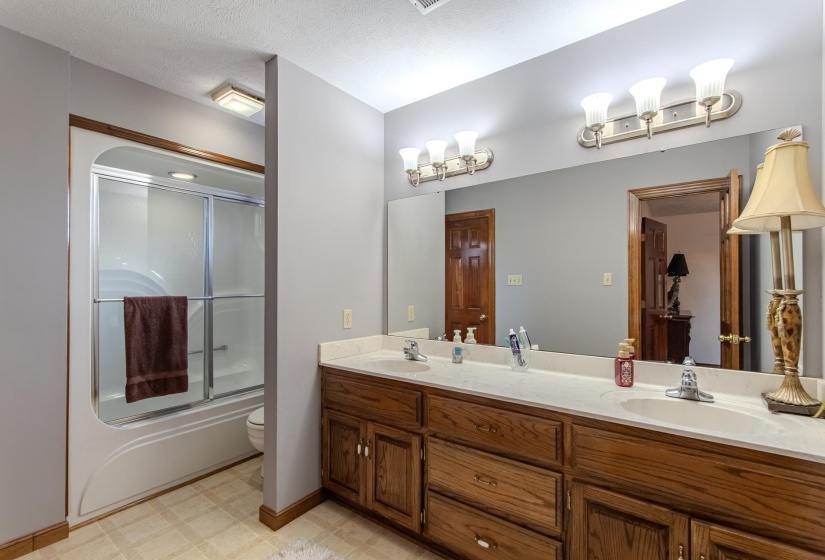 1075 HIGHWAY 203 HWY, Savannah, Tennessee 38372, 5 Bedrooms Bedrooms, 12 Rooms Rooms,3.2 BathroomsBathrooms,Residential,For Sale,HIGHWAY 203,10208292