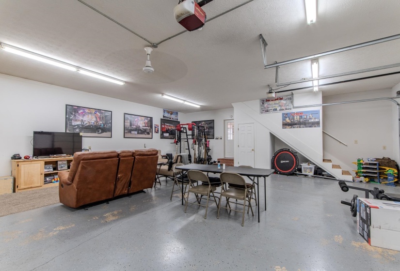 1075 HIGHWAY 203 HWY, Savannah, Tennessee 38372, 5 Bedrooms Bedrooms, 12 Rooms Rooms,3.2 BathroomsBathrooms,Residential,For Sale,HIGHWAY 203,10208292