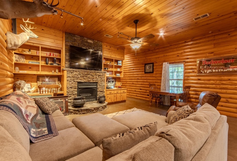 1075 HIGHWAY 203 HWY, Savannah, Tennessee 38372, 5 Bedrooms Bedrooms, 12 Rooms Rooms,3.2 BathroomsBathrooms,Residential,For Sale,HIGHWAY 203,10208292
