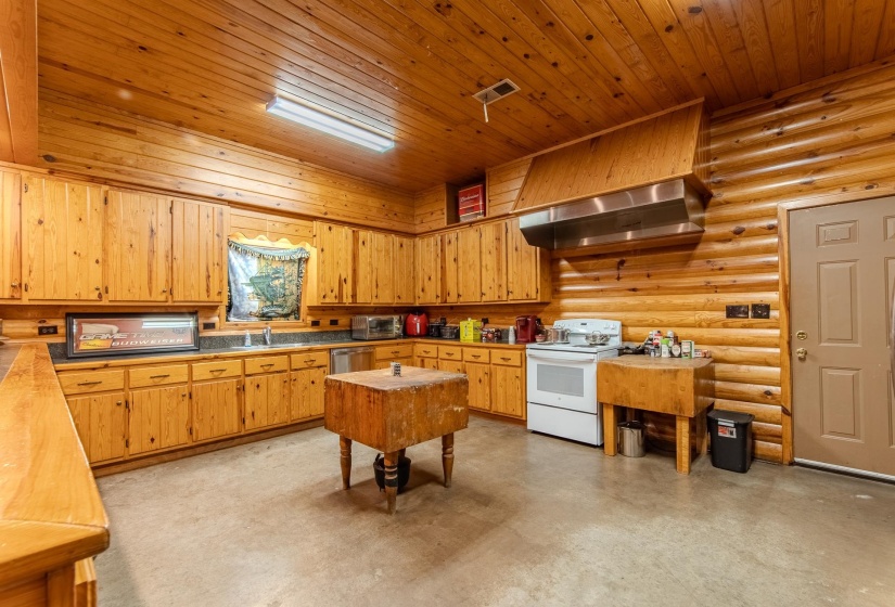1075 HIGHWAY 203 HWY, Savannah, Tennessee 38372, 5 Bedrooms Bedrooms, 12 Rooms Rooms,3.2 BathroomsBathrooms,Residential,For Sale,HIGHWAY 203,10208292