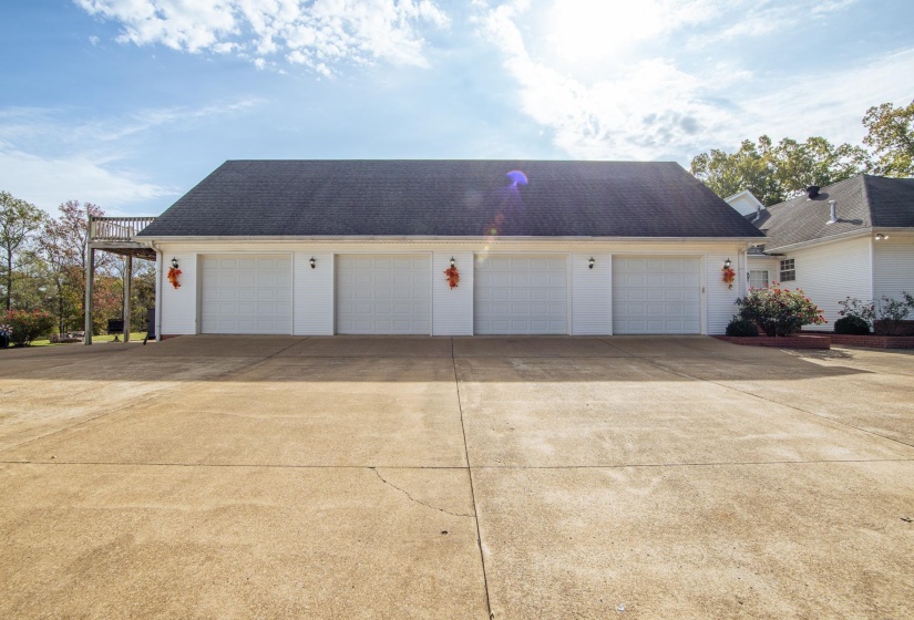 1075 HIGHWAY 203 HWY, Savannah, Tennessee 38372, 5 Bedrooms Bedrooms, 12 Rooms Rooms,3.2 BathroomsBathrooms,Residential,For Sale,HIGHWAY 203,10208292