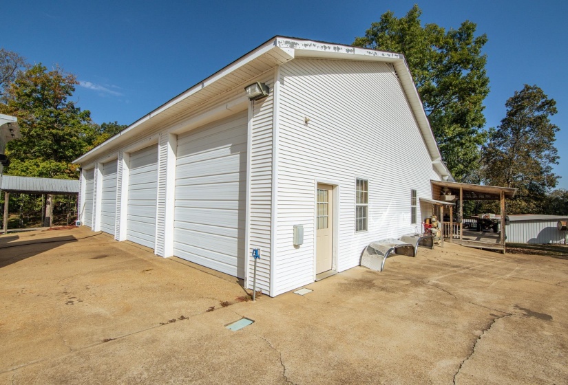 1075 HIGHWAY 203 HWY, Savannah, Tennessee 38372, 5 Bedrooms Bedrooms, 12 Rooms Rooms,3.2 BathroomsBathrooms,Residential,For Sale,HIGHWAY 203,10208292