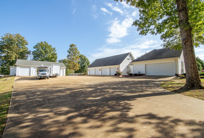 1075 HIGHWAY 203 HWY, Savannah, Tennessee 38372, 5 Bedrooms Bedrooms, 12 Rooms Rooms,3.2 BathroomsBathrooms,Residential,For Sale,HIGHWAY 203,10208292