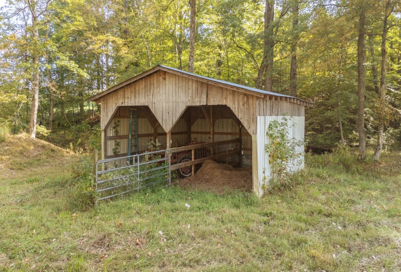 1075 HIGHWAY 203 HWY, Savannah, Tennessee 38372, 5 Bedrooms Bedrooms, 12 Rooms Rooms,3.2 BathroomsBathrooms,Residential,For Sale,HIGHWAY 203,10208292