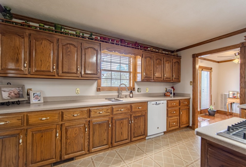 1075 HIGHWAY 203 HWY, Savannah, Tennessee 38372, 5 Bedrooms Bedrooms, 12 Rooms Rooms,3.2 BathroomsBathrooms,Residential,For Sale,HIGHWAY 203,10208292