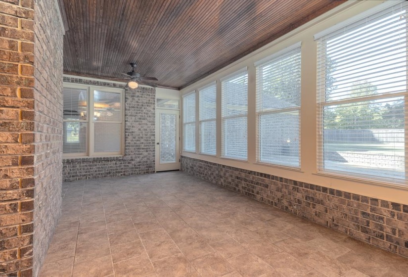 20 SURREY LOOP CIR, Byhalia, Mississippi 38611, 5 Bedrooms Bedrooms, 16 Rooms Rooms,3.1 BathroomsBathrooms,Residential,For Sale,SURREY LOOP,10208300
