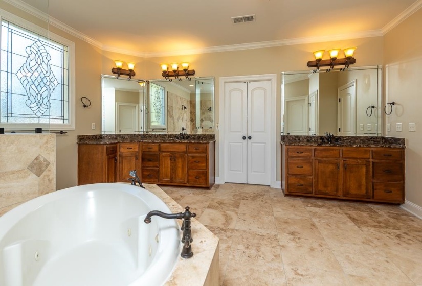 20 SURREY LOOP CIR, Byhalia, Mississippi 38611, 5 Bedrooms Bedrooms, 16 Rooms Rooms,3.1 BathroomsBathrooms,Residential,For Sale,SURREY LOOP,10208300