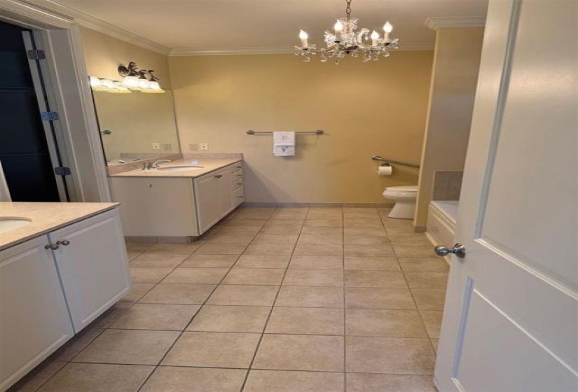 591 LEXINGTON CLUB CT, Memphis, Tennessee 38117, 2 Bedrooms Bedrooms, 7 Rooms Rooms,2 BathroomsBathrooms,Residential,For Sale,LEXINGTON CLUB,10208317