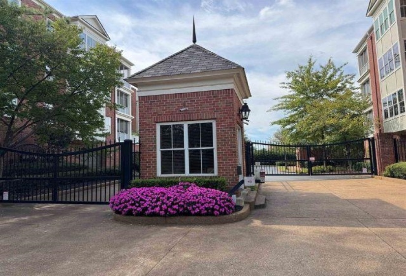 591 LEXINGTON CLUB CT, Memphis, Tennessee 38117, 2 Bedrooms Bedrooms, 7 Rooms Rooms,2 BathroomsBathrooms,Residential,For Sale,LEXINGTON CLUB,10208317