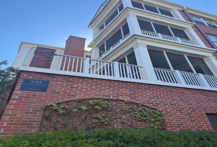 591 LEXINGTON CLUB CT, Memphis, Tennessee 38117, 2 Bedrooms Bedrooms, 7 Rooms Rooms,2 BathroomsBathrooms,Residential,For Sale,LEXINGTON CLUB,10208317