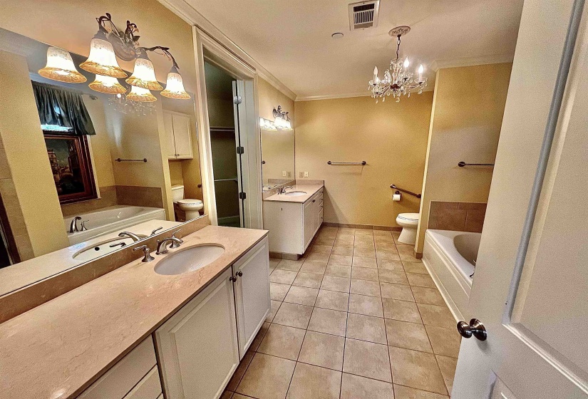 591 LEXINGTON CLUB CT, Memphis, Tennessee 38117, 2 Bedroom Bedrooms, 7 Room Rooms,2 BathroomBathrooms,Residential,For Sale,LEXINGTON CLUB,0,10208317