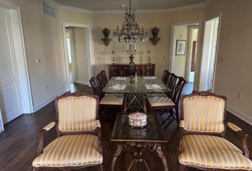 591 LEXINGTON CLUB CT, Memphis, Tennessee 38117, 2 Bedrooms Bedrooms, 7 Rooms Rooms,2 BathroomsBathrooms,Residential,For Sale,LEXINGTON CLUB,10208317