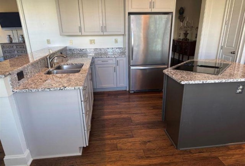 591 LEXINGTON CLUB CT, Memphis, Tennessee 38117, 2 Bedrooms Bedrooms, 7 Rooms Rooms,2 BathroomsBathrooms,Residential,For Sale,LEXINGTON CLUB,10208317