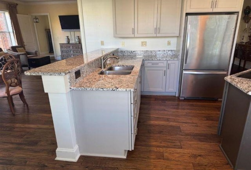 591 LEXINGTON CLUB CT, Memphis, Tennessee 38117, 2 Bedrooms Bedrooms, 7 Rooms Rooms,2 BathroomsBathrooms,Residential,For Sale,LEXINGTON CLUB,10208317