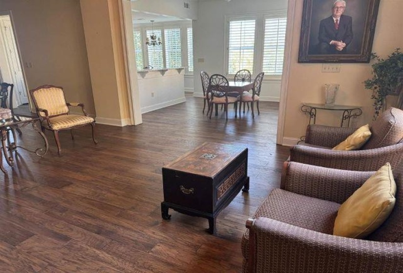 591 LEXINGTON CLUB CT, Memphis, Tennessee 38117, 2 Bedrooms Bedrooms, 7 Rooms Rooms,2 BathroomsBathrooms,Residential,For Sale,LEXINGTON CLUB,10208317