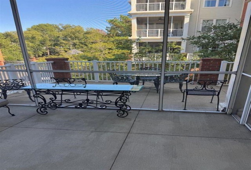 591 LEXINGTON CLUB CT, Memphis, Tennessee 38117, 2 Bedrooms Bedrooms, 7 Rooms Rooms,2 BathroomsBathrooms,Residential,For Sale,LEXINGTON CLUB,10208317