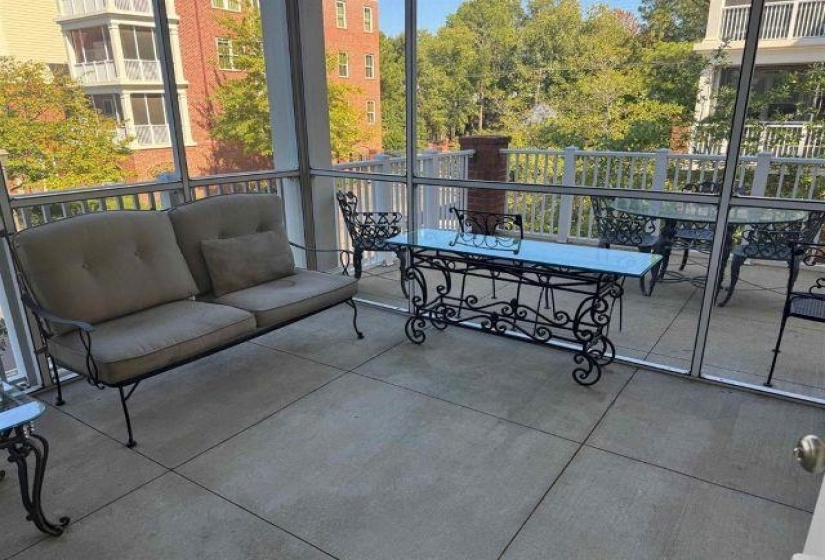 591 LEXINGTON CLUB CT, Memphis, Tennessee 38117, 2 Bedrooms Bedrooms, 7 Rooms Rooms,2 BathroomsBathrooms,Residential,For Sale,LEXINGTON CLUB,10208317