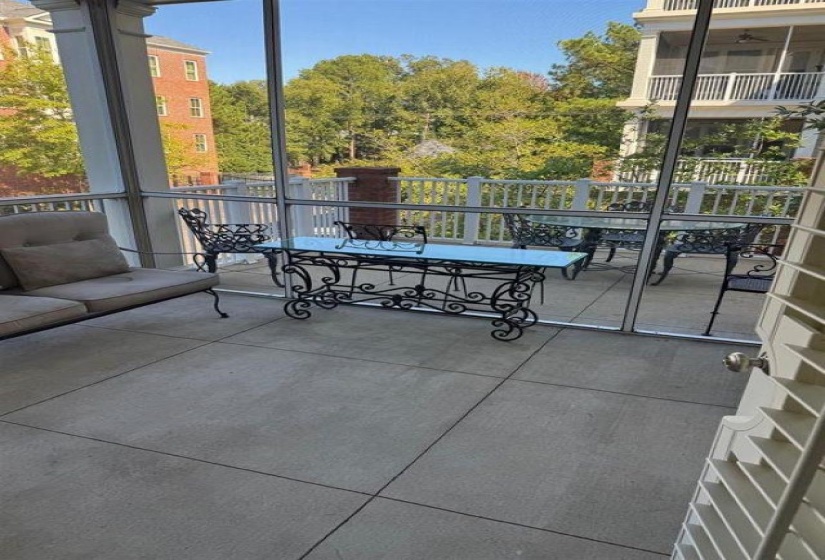 591 LEXINGTON CLUB CT, Memphis, Tennessee 38117, 2 Bedrooms Bedrooms, 7 Rooms Rooms,2 BathroomsBathrooms,Residential,For Sale,LEXINGTON CLUB,10208317
