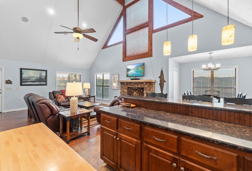 15 MARINA POINT CIR, Iuka, Mississippi 38852, 4 Bedrooms Bedrooms, 11 Rooms Rooms,3 BathroomsBathrooms,Residential,For Sale,MARINA POINT,10208355